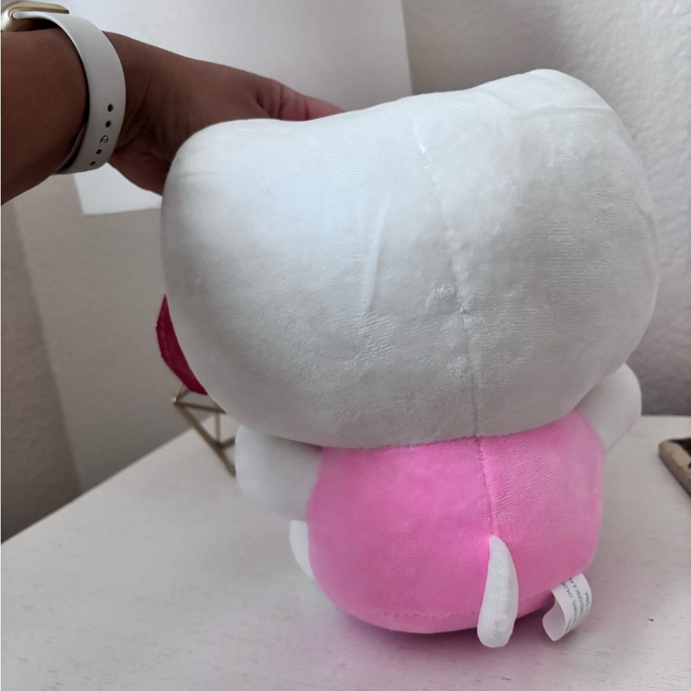 Hello kitty plushie - Picture 3 of 5